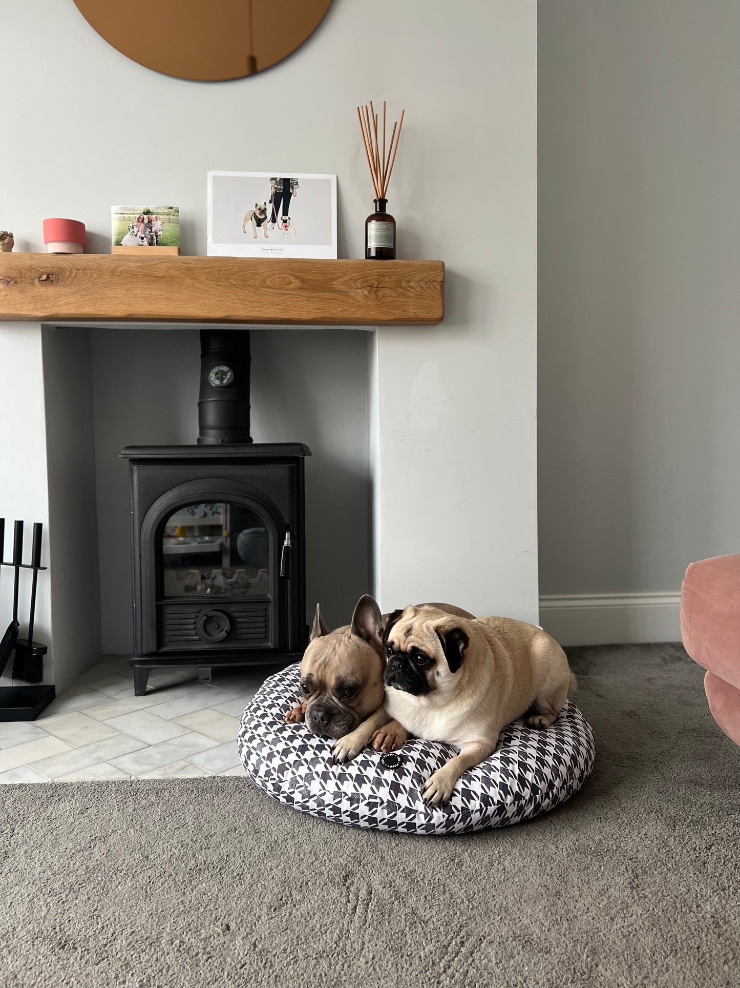 Houndstooth Round Dog Bed | Luxe Collection