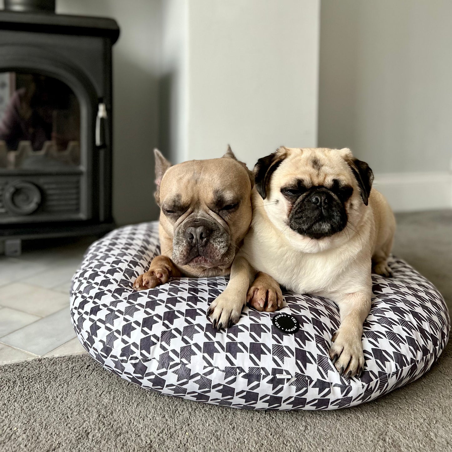 Houndstooth Round Dog Bed | Luxe Collection