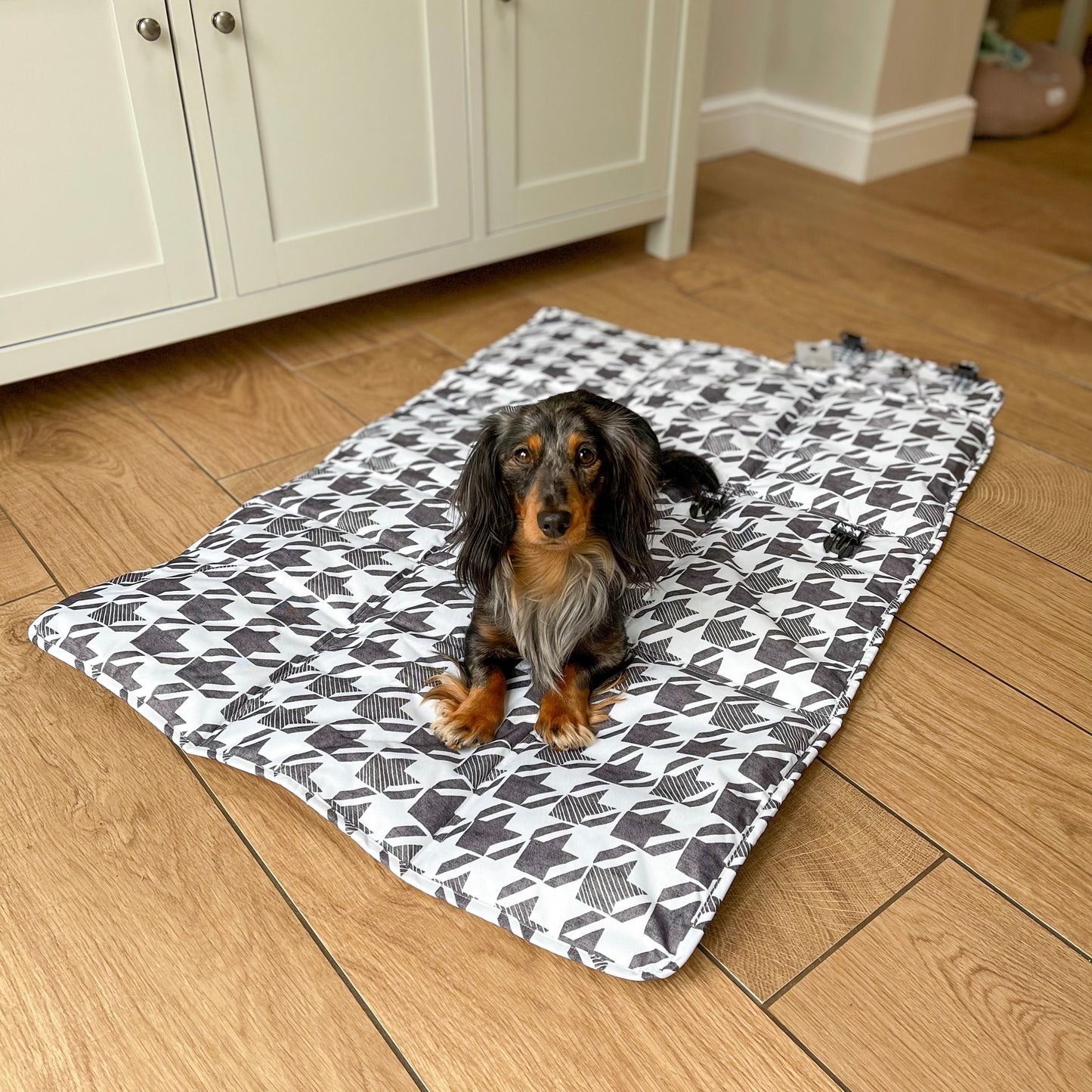Home Collection | Dog Travel Mat | Luxe Houndstooth