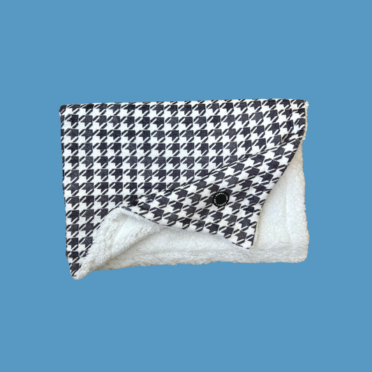 Houndstooth Sherpa Fleece Dog Blanket | Luxe Collection